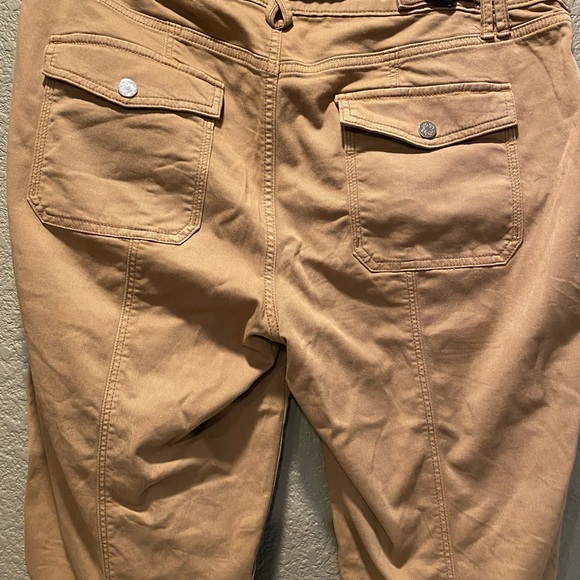 White House black market. Women’s mid rise straight crop pants. Brown/tan - Picture 2 of 8